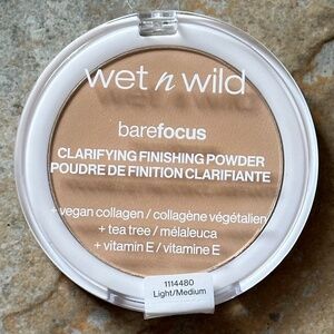 NWT Wet n Wild Bare Focus Clarifying Finish Powder #114480 Light/Medium 0.27oz